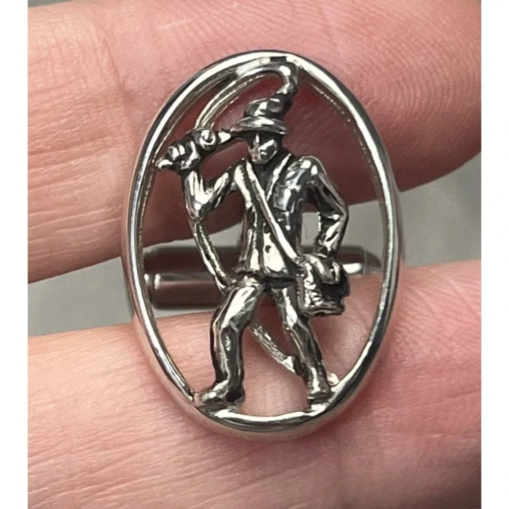 Silver Tone Cufflinks Fisherman Hat Basket Figural‎ Oval Design Fashion